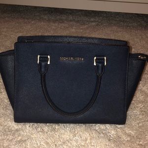 MICHEAL KORS PURSE!!! In amazing condition!!💙💙